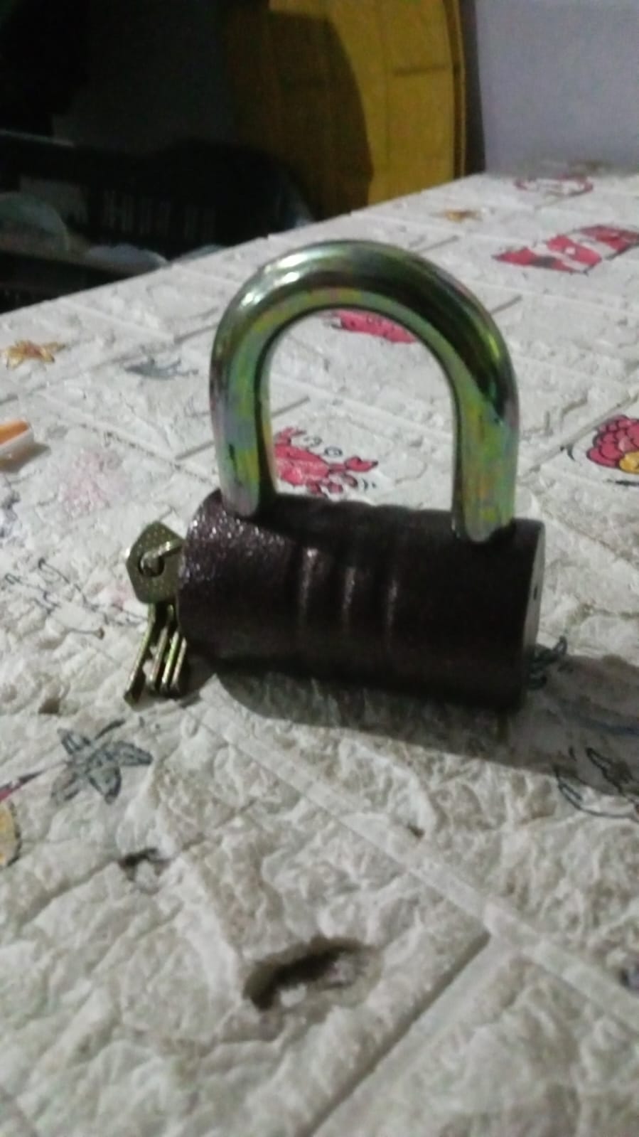 Heavy-Duty Iron Padlock – 82mm Black Spray Lock with Brass Core & 5 Keys, Waterproof & Anti-Theft