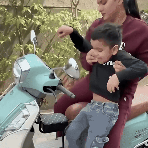 Secure Universal Front-Mount Baby Seat for Safe Scooter Rides